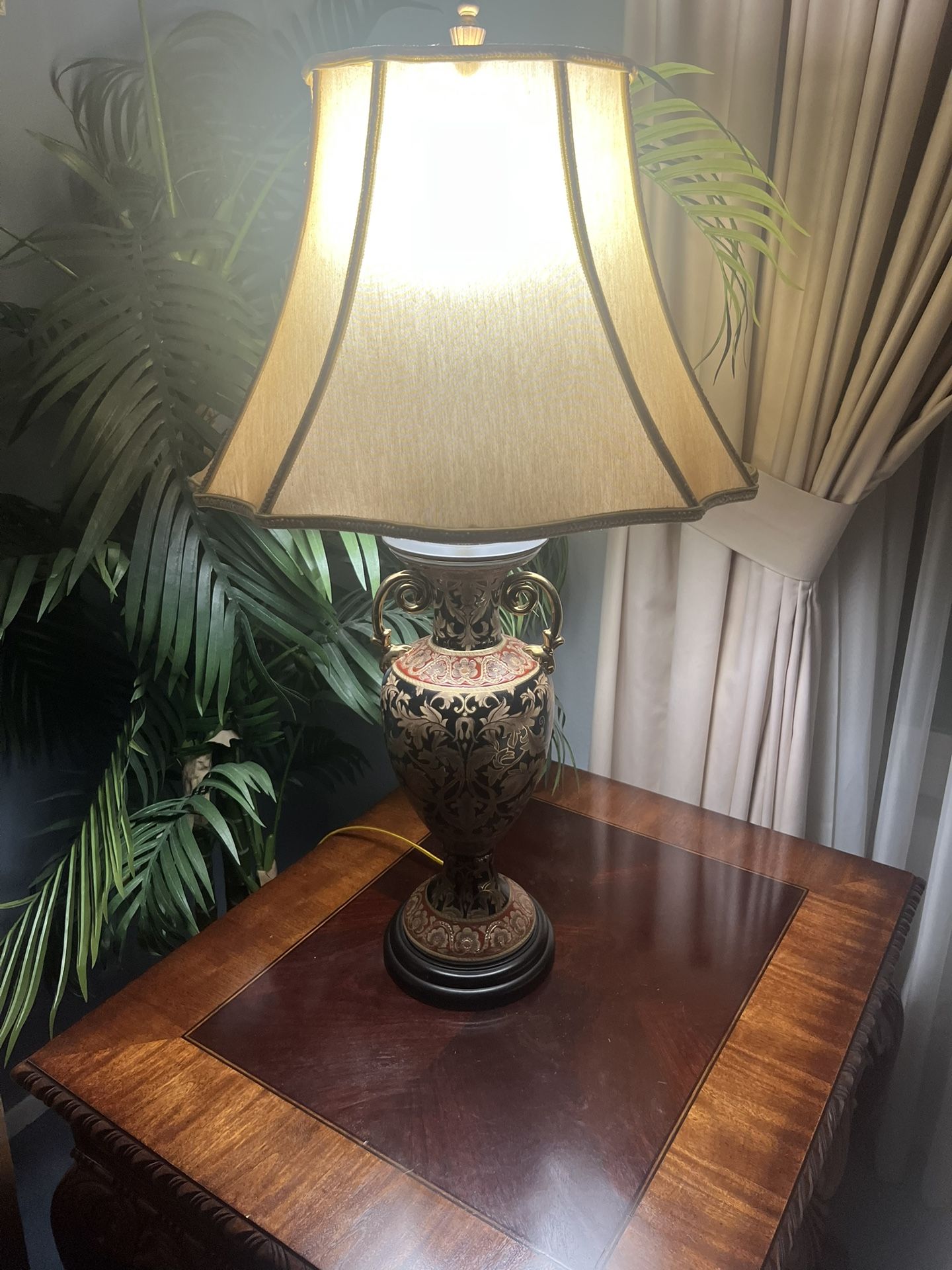 2 Beautiful Matching Table Lamps