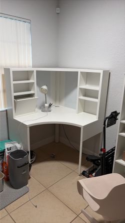 Corner desk and chair