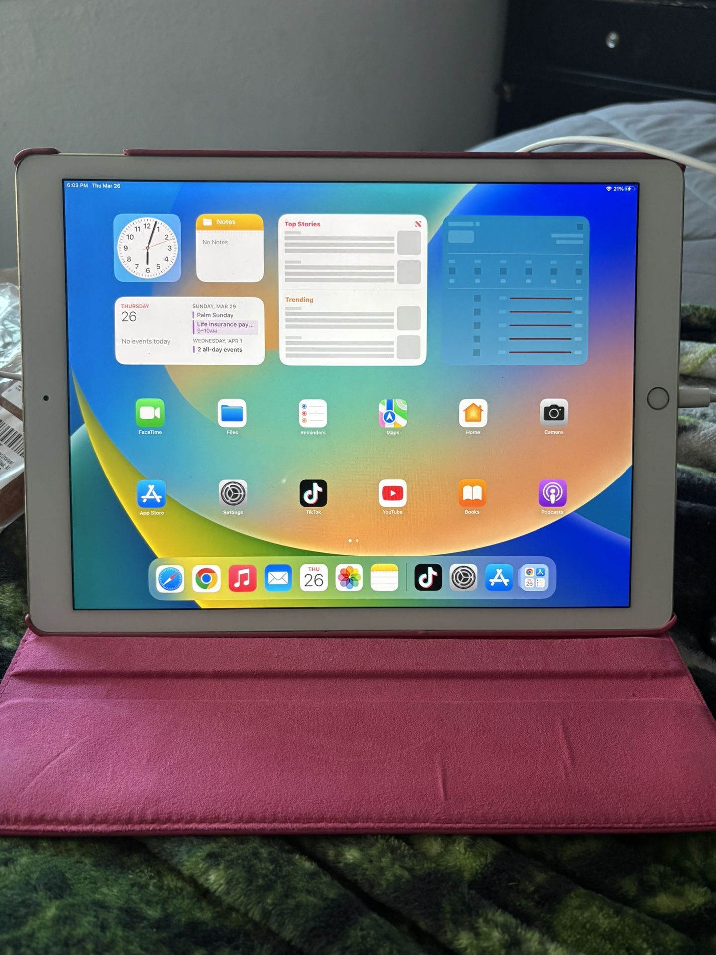 iPad Pro (1st Gen) Huge 12.9 in O.B.O