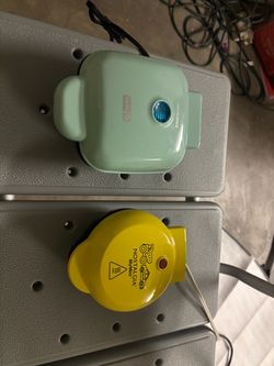 Dash and Nostalgia MyMini Waffle Makers Set of 2