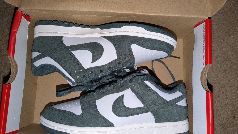 5.5 Women's Nike Dunks Low, Vintage Green
