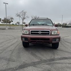 2004 Nissan Pathfinder LE Sports Utility 