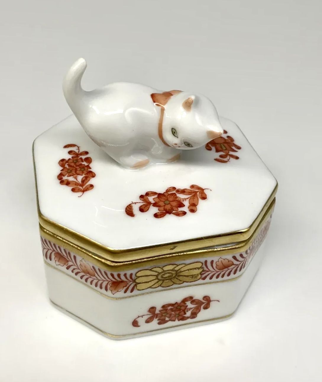 Vintage Herend Trinket Box With Kitten 6074/AOC for Sale in Brooklyn