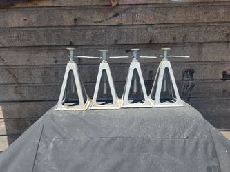 Stabilizer jacks