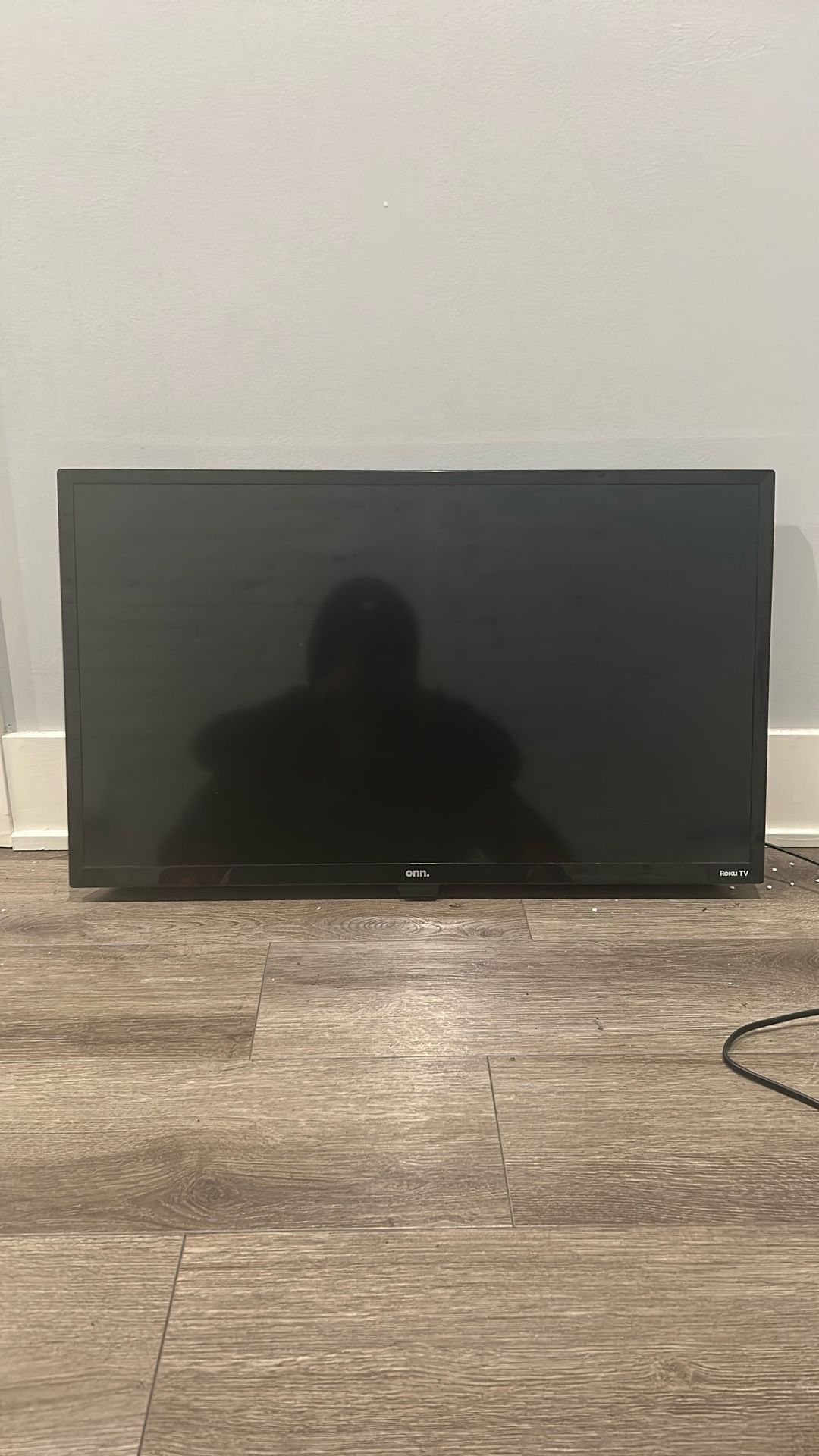 32in Roku Smart Tv With Remote Included