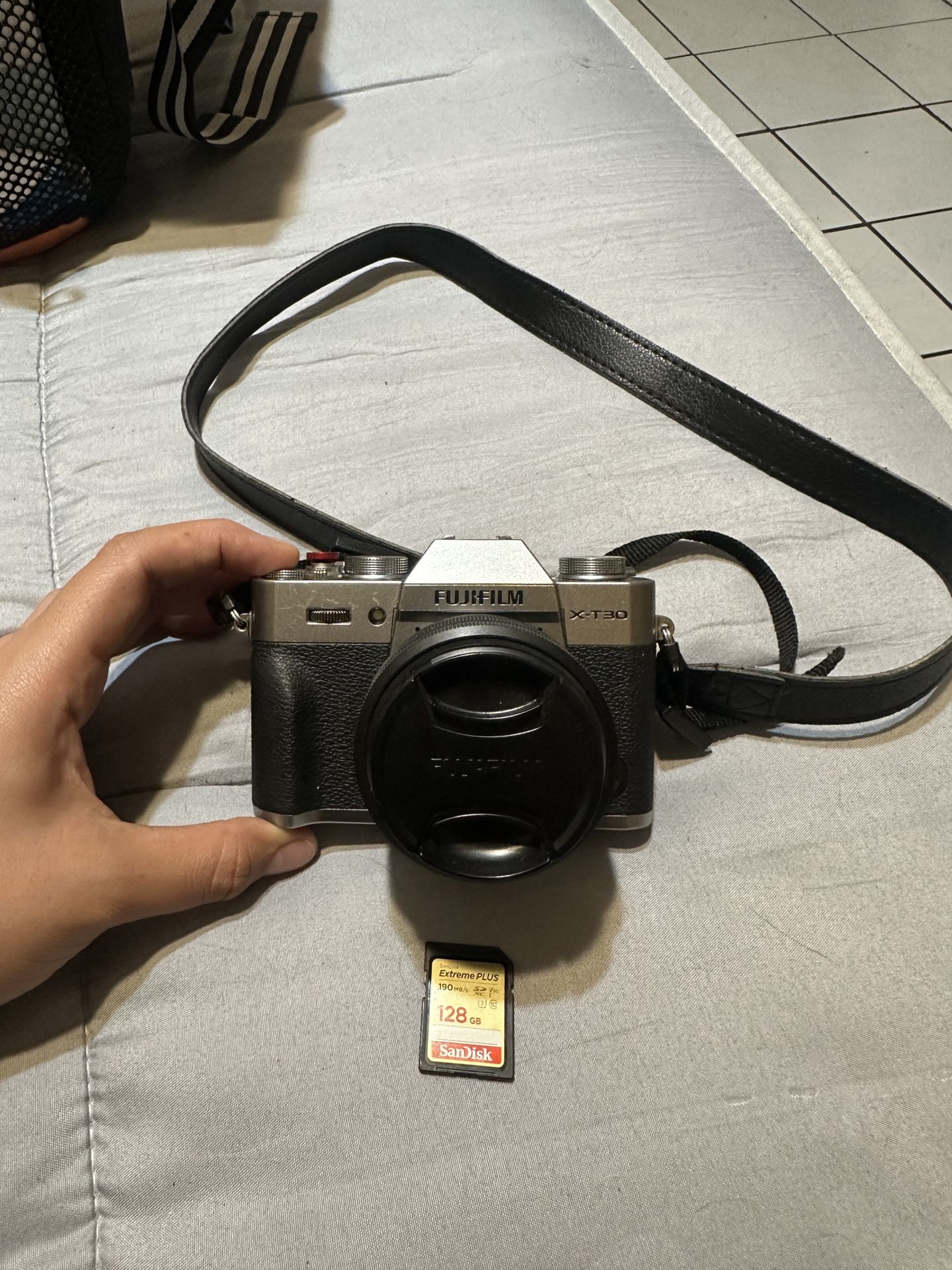 Fujifilm X-T30 – Cámara Mirrorless + SD 128GB
