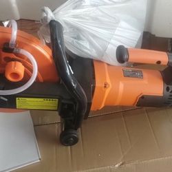 New 9" Electric Concrete Saw with blade & pump and hose