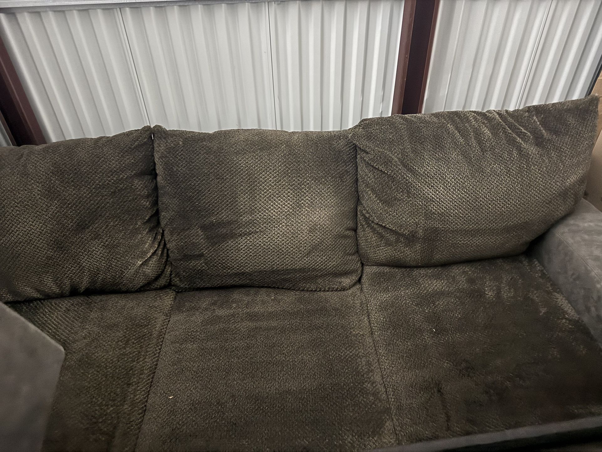 L-Shaped 3-Piece Sofa Set – $600 🛋️🔥