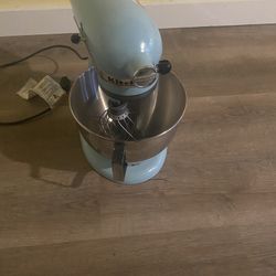 KitchenAid Deluxe Series 4.5 Quart Tilt-Head Stand Mixer with Stainless Bowl, Mineral Water Blue, Model KSM97MI