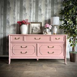 🌺 Newly Refinished Broyhill Hollywood Regency Faux Bamboo Pink Dresser/ Details Below ⬇️