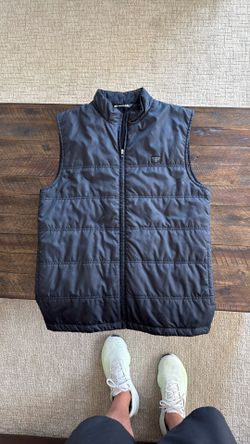 Travis Mathew Vest Medium