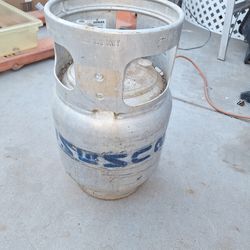 EMPTY LP-GAS tank for forklift.