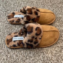 STEVE MADDEN NEVER WORN SLIPPERS