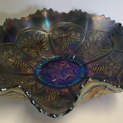 Beautiful Vintage Fenton Carnival Glass Peacock And Grape Design Bowl 