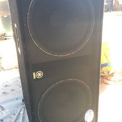 Dual 18 Yamaha subwoofer