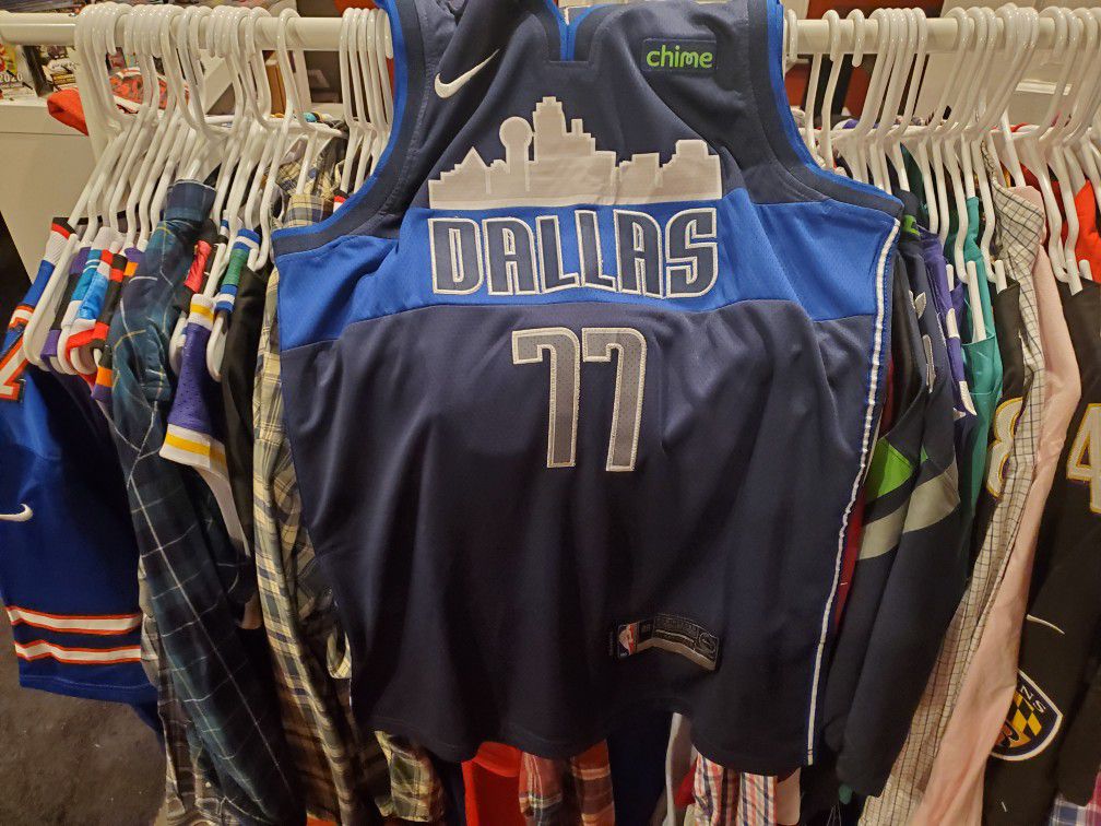Luka Doncic Jersey Sz XL 52 for Sale in Upr Montclair, NJ - OfferUp