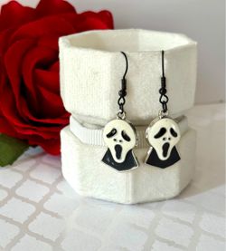 Scream Ghost Face Earrings