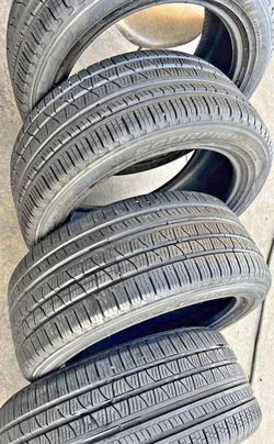285/45/22 pirelli 📍📍 Selling a set of 4 tires with 80% tread life remaining 📍🌟