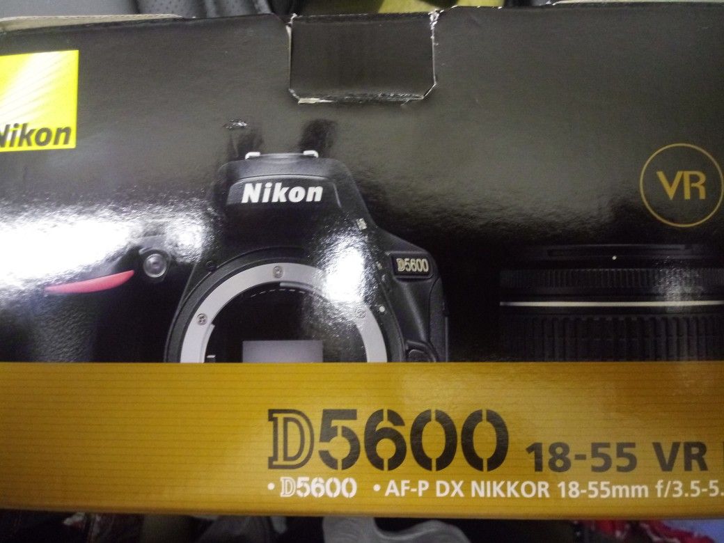 Nikon camera d 5600 18-55 dr