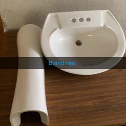 Brand New Pedestal Sink