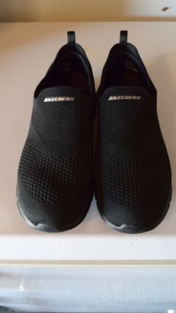 SKECHERS Tennis Shoes