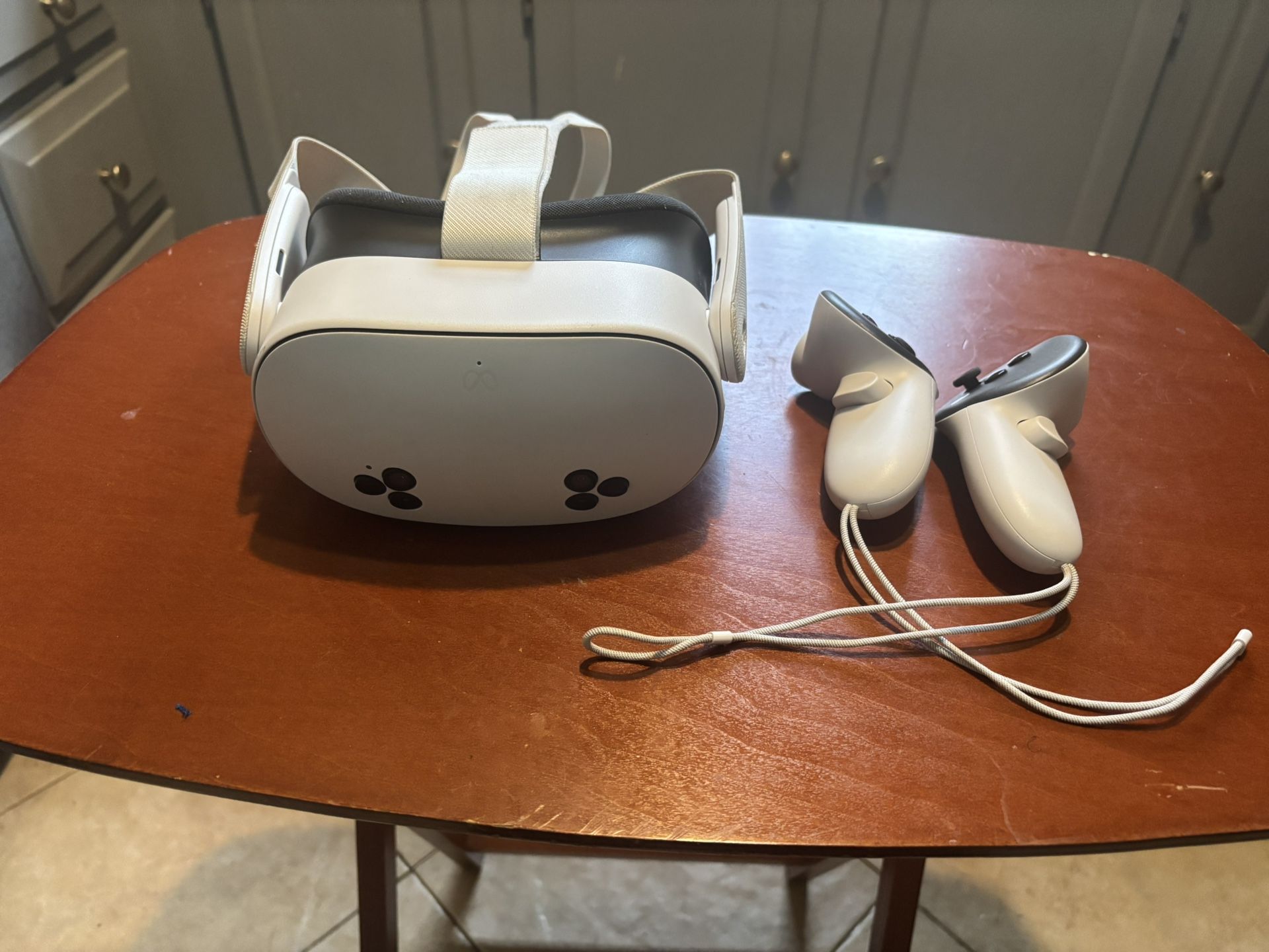Meta Quest 3S All-In-One Virtual Reality Headset 256GB like new with charger and manual No Box