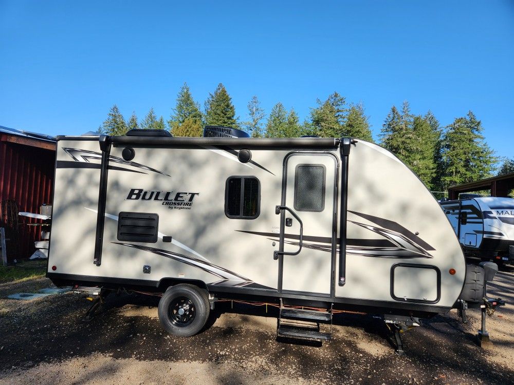 2021 Keystone Bullet Crossfire 1700 BHS