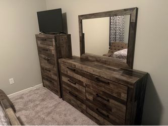 Queen bed from Ashly