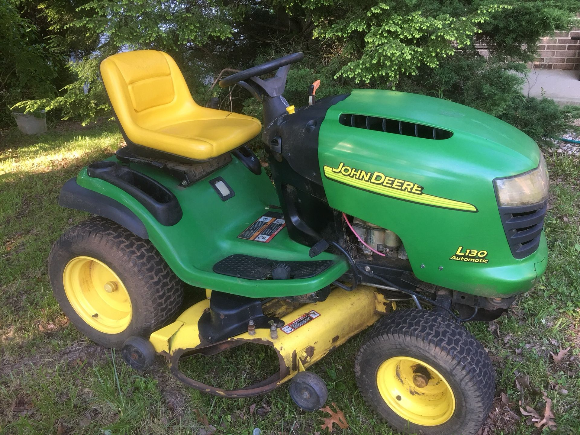 Lawn tractor