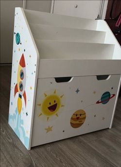 Kids bookshelf with storage