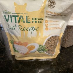 FreshPet Grain Free Chicken Cat Food