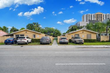 Modern Renovated 1/1 a 2 minutes away from Brickell