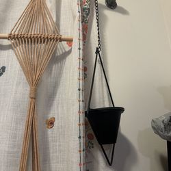 Hanging macrame with pot