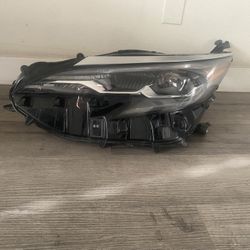 Headlight Toyota Sienna  Left Driving Side. OEM  2021-2022-2023-2024 good condition