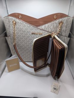 Michael Kor White Signature Tote w/Matching Wallet