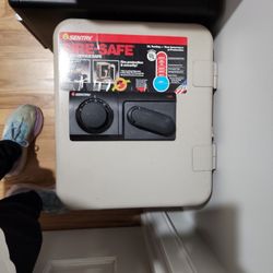 Free Sentry Fire Safe - Unable To Lock