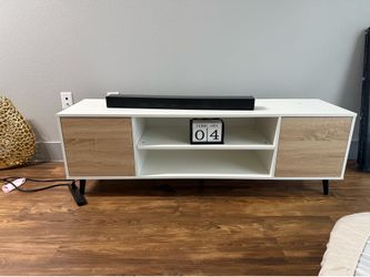 Entertainment center and speaker