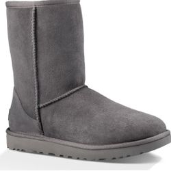 Original UGG  Women's Classic Short II Size 6,7,8 