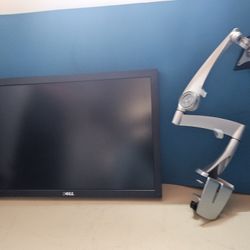 Dell Ultrasharp 27 Inch W LCD comes With Mount