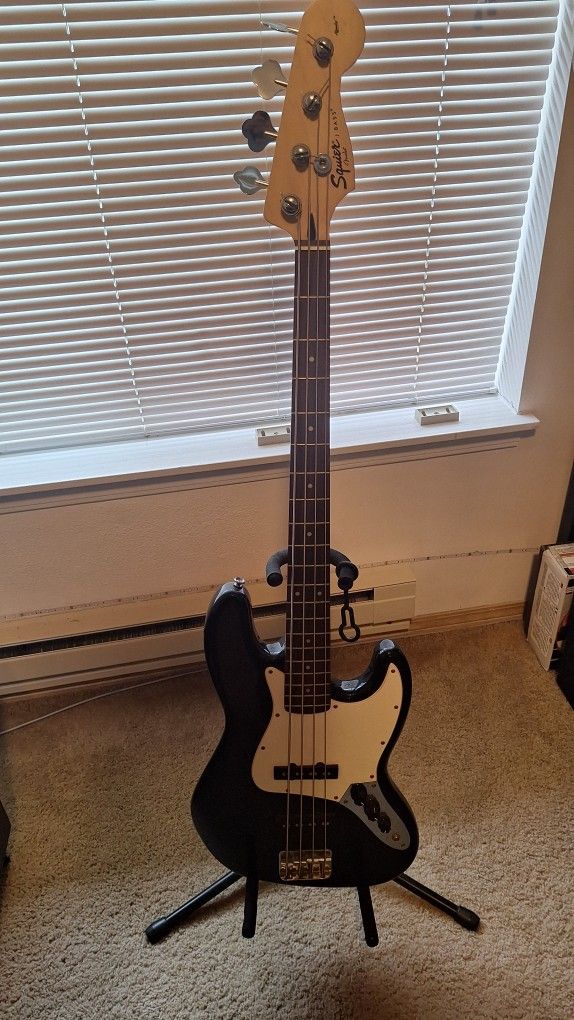 Fender Squire J Bass