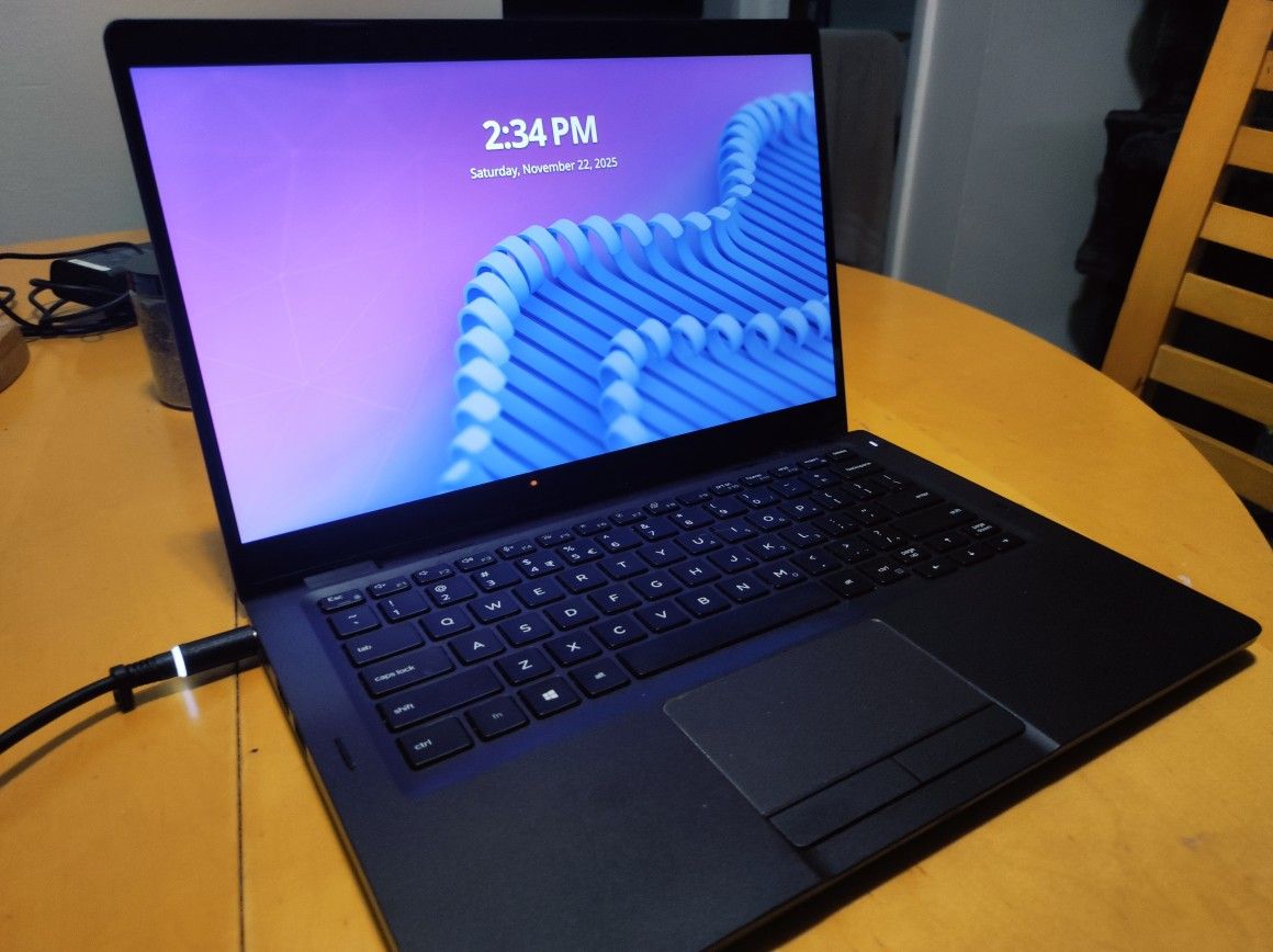 📣 FOR SALE: Dell Latitude 5300 2-in-1 – Compact Touchscreen Laptop/Tablet! (13")