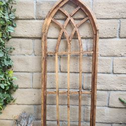 46" Longridge Arch Wood Shabby Distress Brown* Appx Dim: 46" H x 18" W x 1.5" D.
* Beautiful Artistically wooden window frame.
* Details di Wall Decor