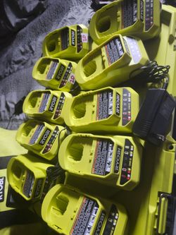 RYOBI  CHARGER  18v