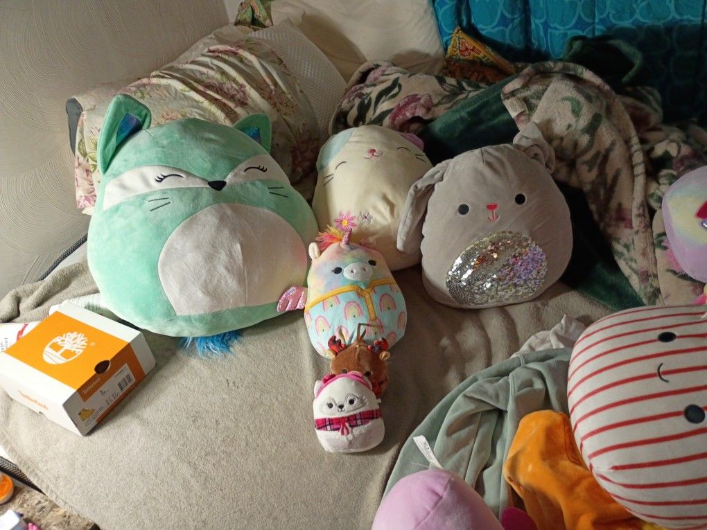 S Q U I S H M A L L O W S Pals Six In Total $5 Each