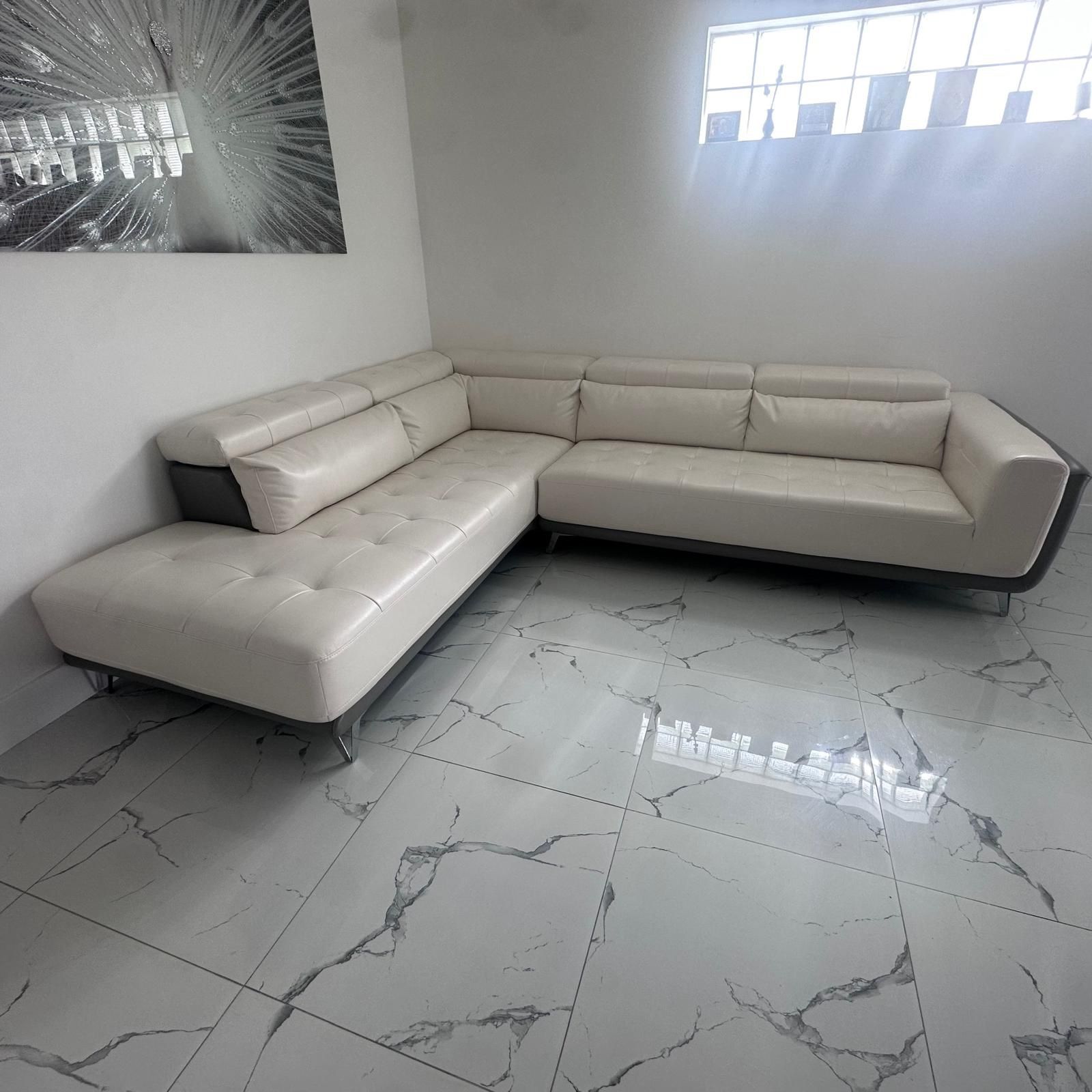 Sofa Sectional/ Couch