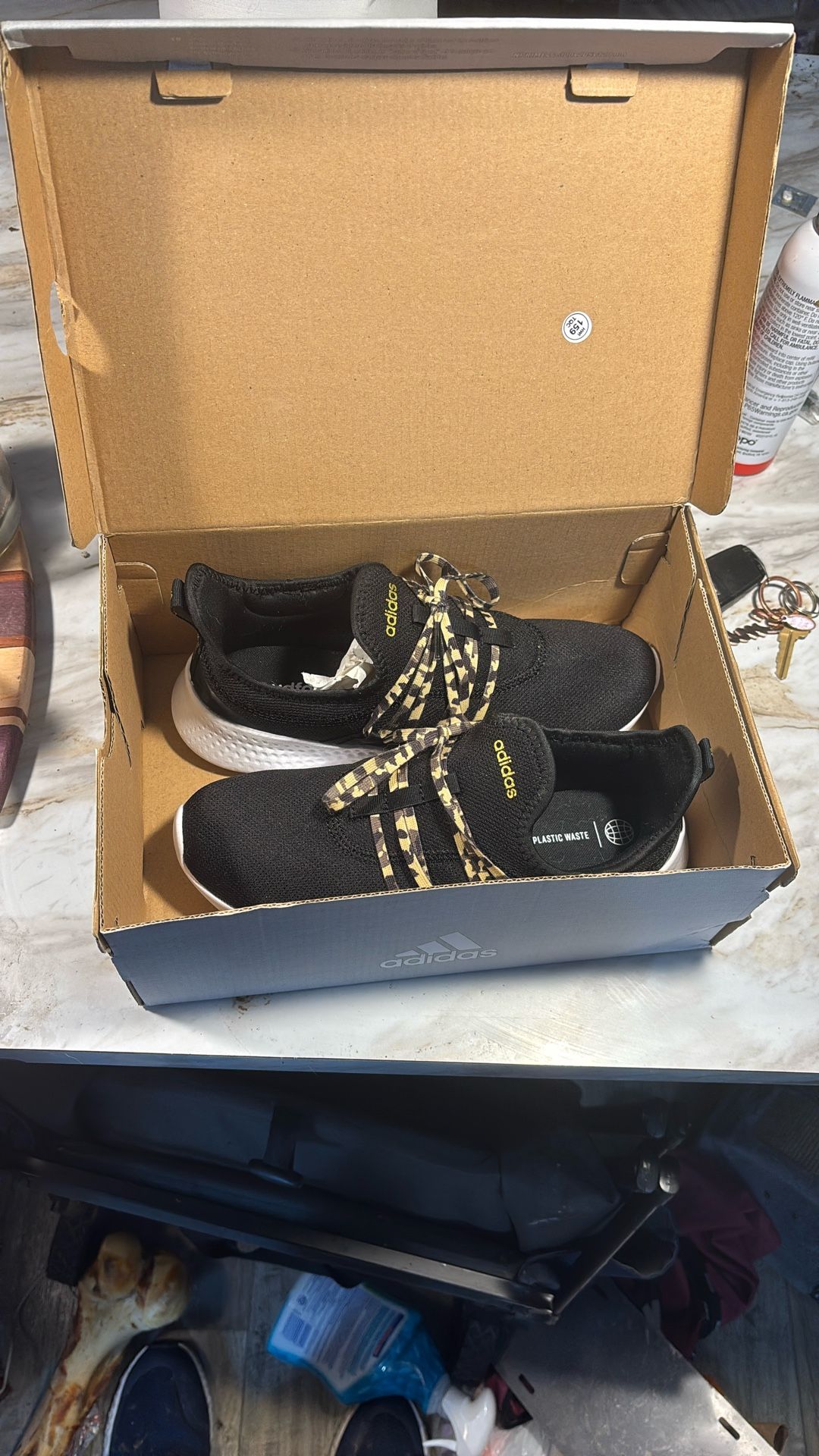 Adidas Women’s 8 1/2