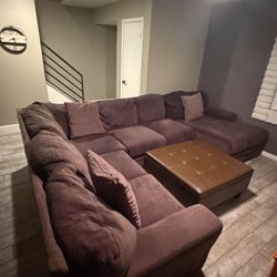 Large Sectional Sofa w/ Ottoman