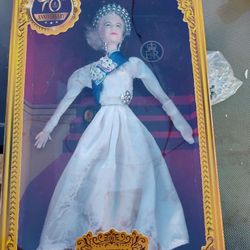 Queen 👑 Elizabeth II -70th Anniversary Barbie