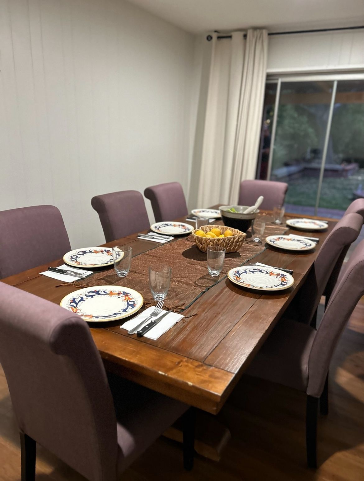 Table with 8 chairs Free