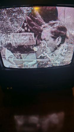 Q's RV 1307 CRT TV VCR combo to be fixed